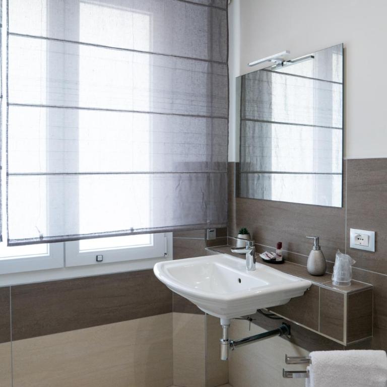 Venice Rooms - Camera Familiare con Balcone - 17