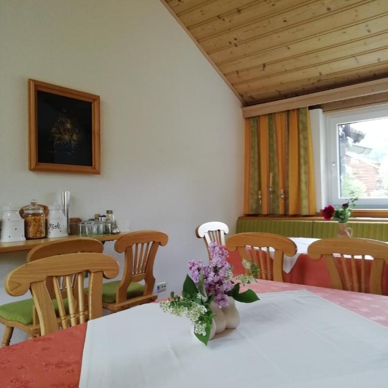 Pension Strauss - Doppelzimmer mit Gartenblick - 19
