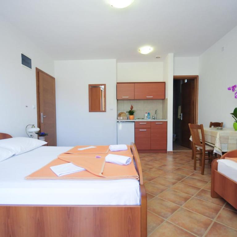 TILIA Apartments - Deluxe Studio - 1