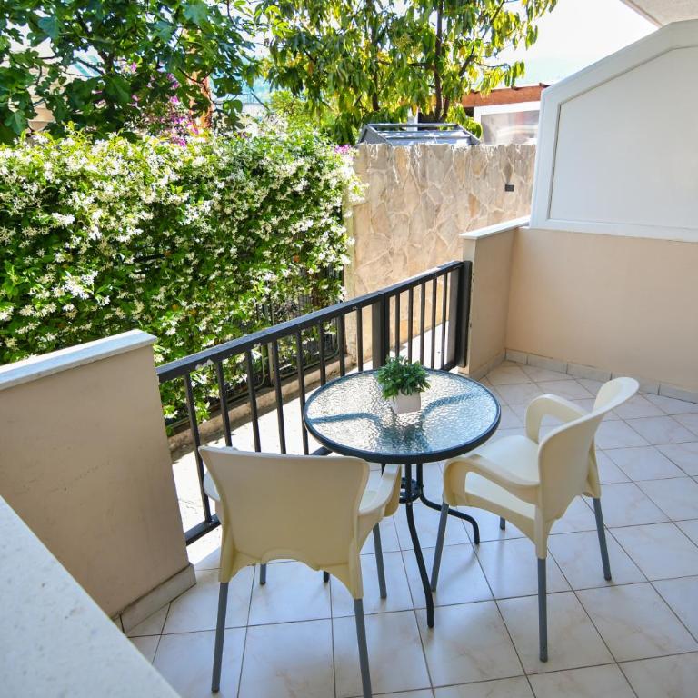 Apartments Stanisic - Studio with Garden View - 7
