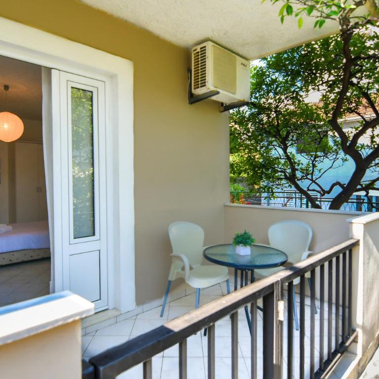 Apartments Stanisic - Studio with Garden View - 4