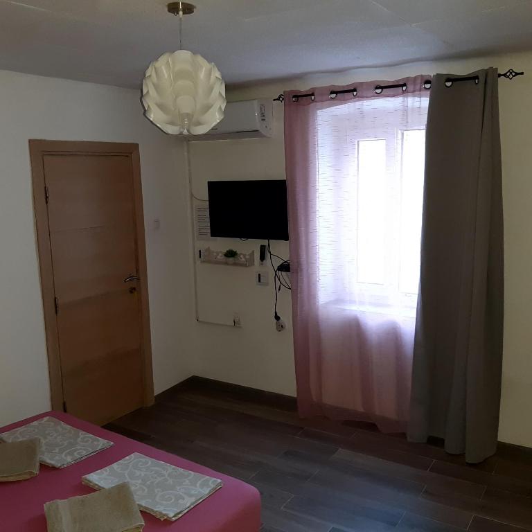 Vicky Apartments - Triple Room with Shared Bathroom - 40