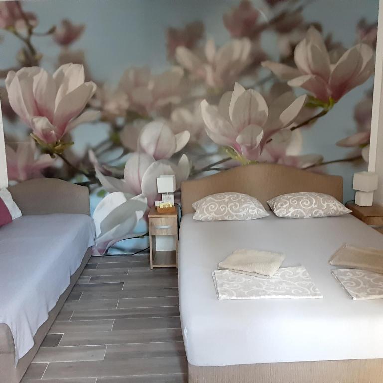 Vicky Apartments - Triple Room with Shared Bathroom - 47