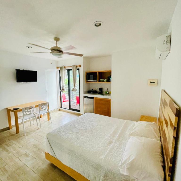 SuitesMB - Studio Apartment - 1
