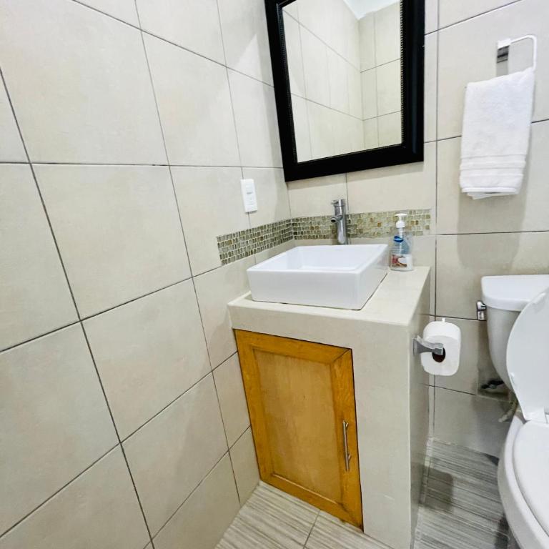 SuitesMB - Queen Room with Balcony - 7