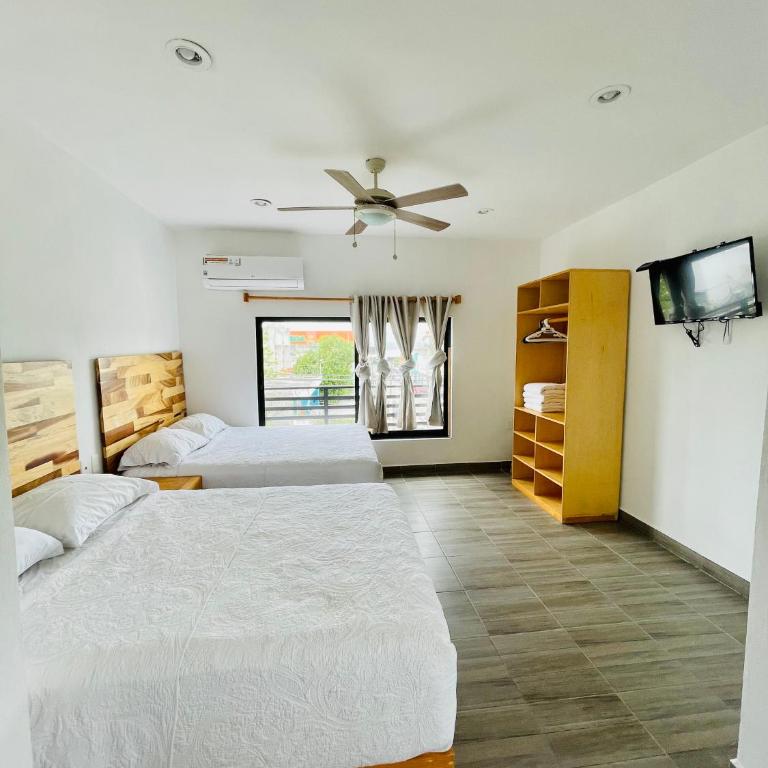 SuitesMB - Queen Room with Balcony - 1