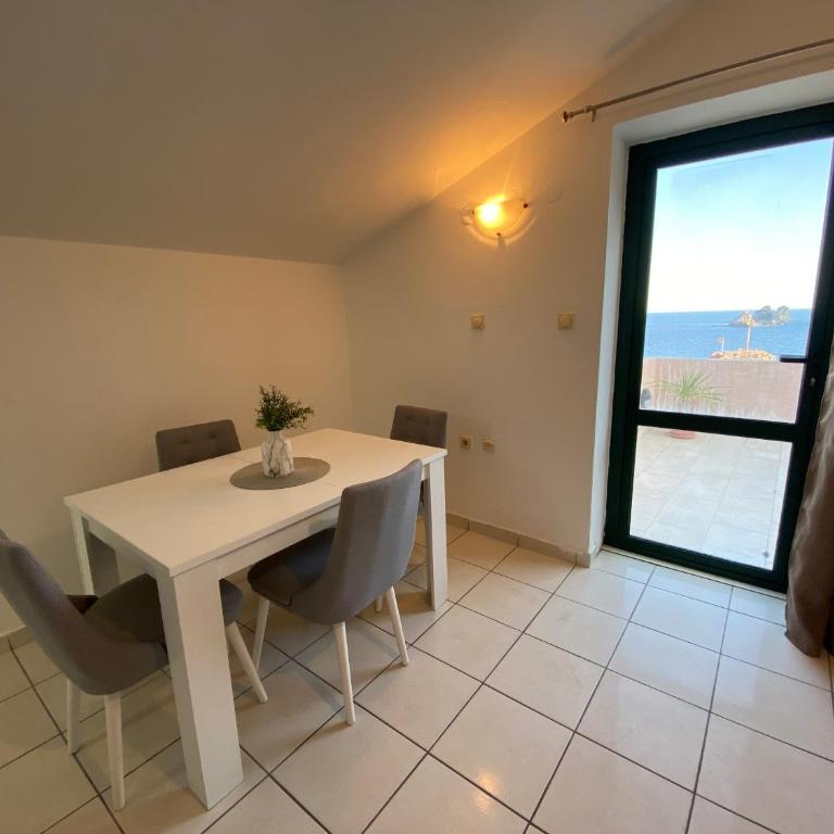 Katarina Apartments - Apartman s 1 Spavaćom Sobom u Potkrovlju sa Balkonom i Pogledom na More - 5