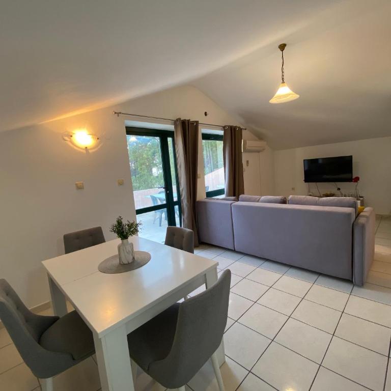 Katarina Apartments - Apartman s 1 Spavaćom Sobom u Potkrovlju sa Balkonom i Pogledom na More - 6
