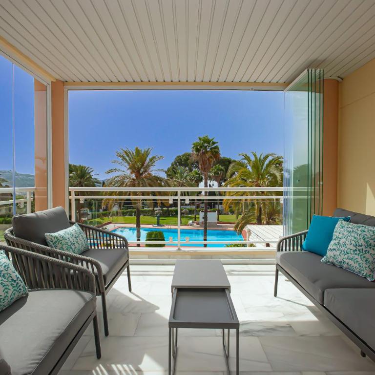 Las Palmeras Beach with Community Pool - Three-Bedroom Apartment - 1