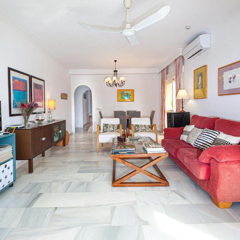 Las Palmeras Beach with Community Pool - Three-Bedroom Apartment - 25