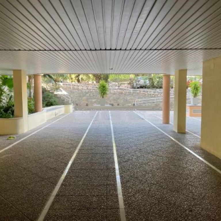Las Palmeras Beach with Community Pool - Three-Bedroom Apartment - 3