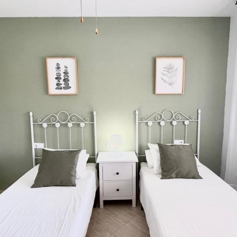 Chalet en primera Línea con 150m2 de Jardín Privado - Casa de 3 dormitorios - 46
