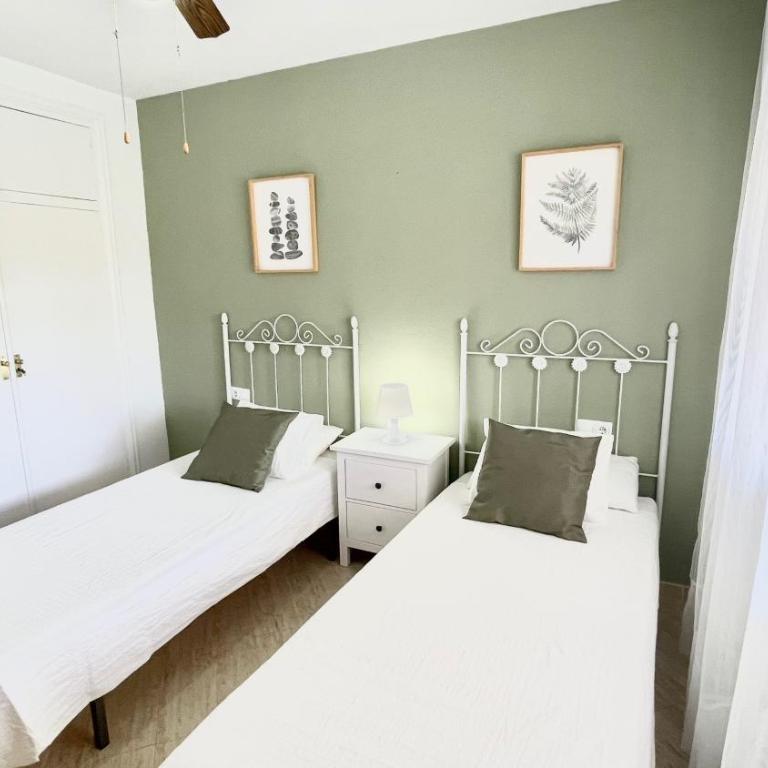 Chalet en primera Línea con 150m2 de Jardín Privado - Casa de 3 dormitorios - 37