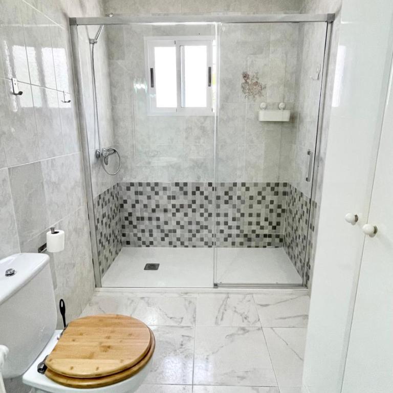 Chalet en primera Línea con 150m2 de Jardín Privado - Casa de 3 dormitorios - 28