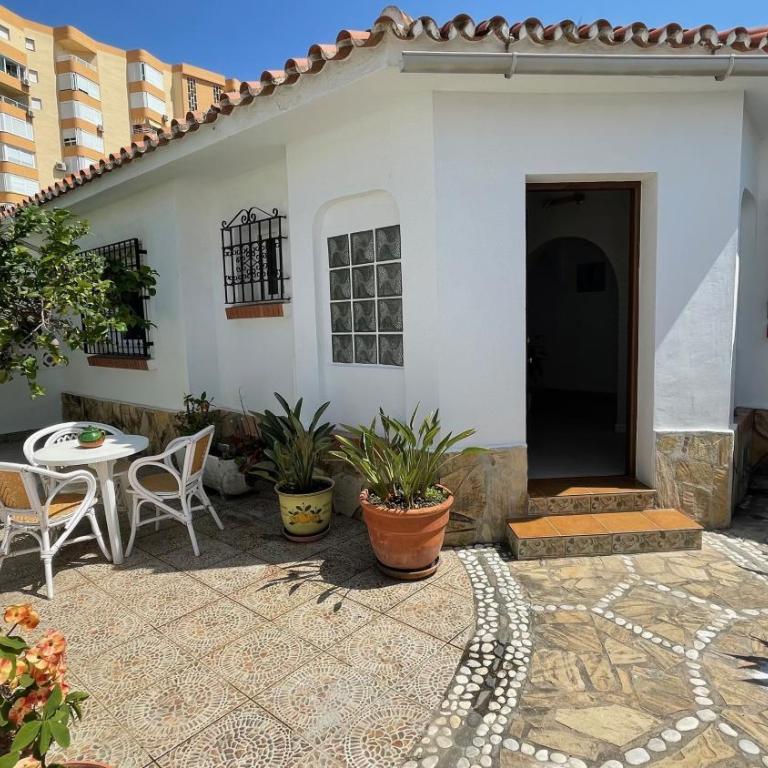 Chalet en primera Línea con 150m2 de Jardín Privado - Casa de 3 dormitorios - 40