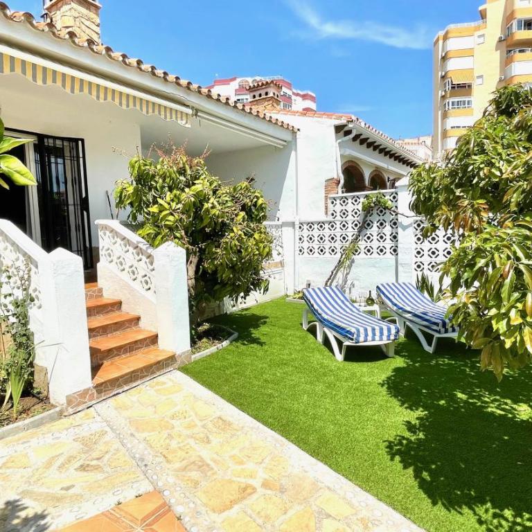 Chalet en primera Línea con 150m2 de Jardín Privado - Casa de 3 dormitorios - 50
