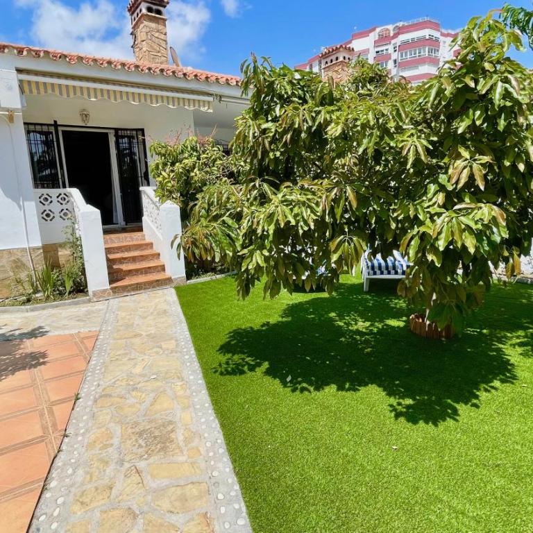 Chalet en primera Línea con 150m2 de Jardín Privado - Casa de 3 dormitorios - 51