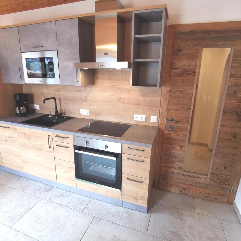 Schickster Sky Lodge und Chalet Rossi - Apartment mit Blick auf die Berge - 9
