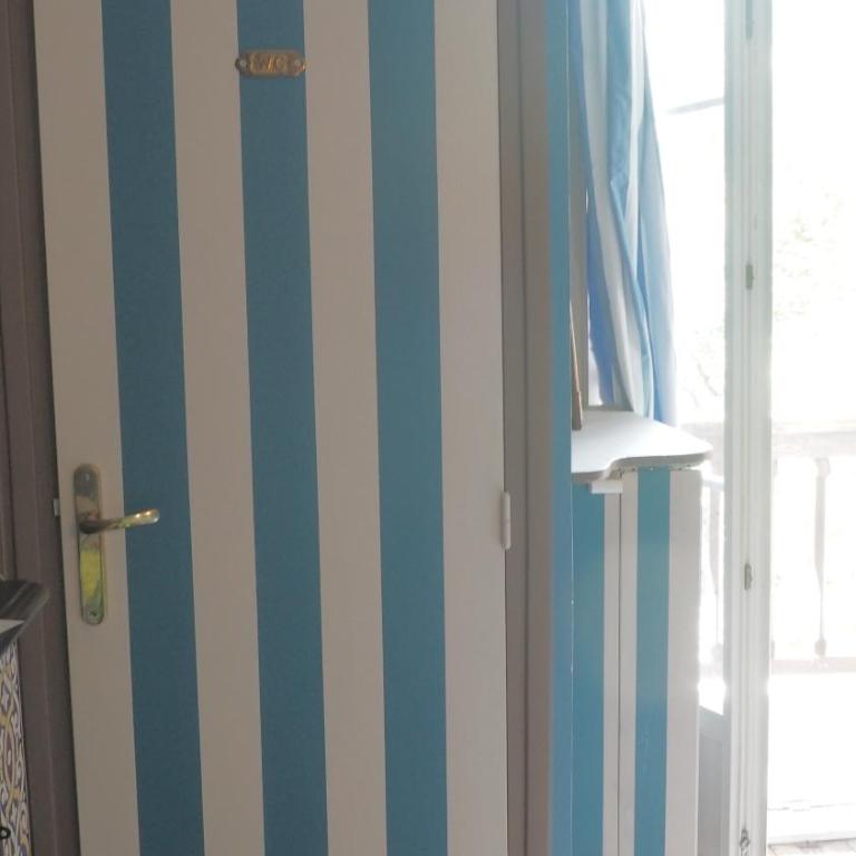 La Garenne de Morestel - Chambre Double avec Salle de Bains Privative - 1