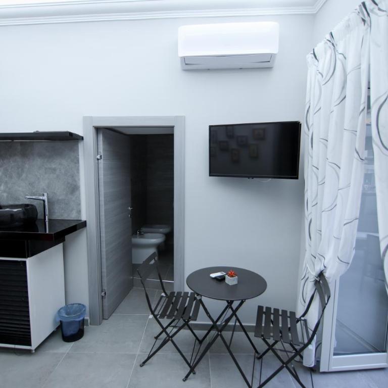 Montesanto Station - Triple Room with Terrace - 3
