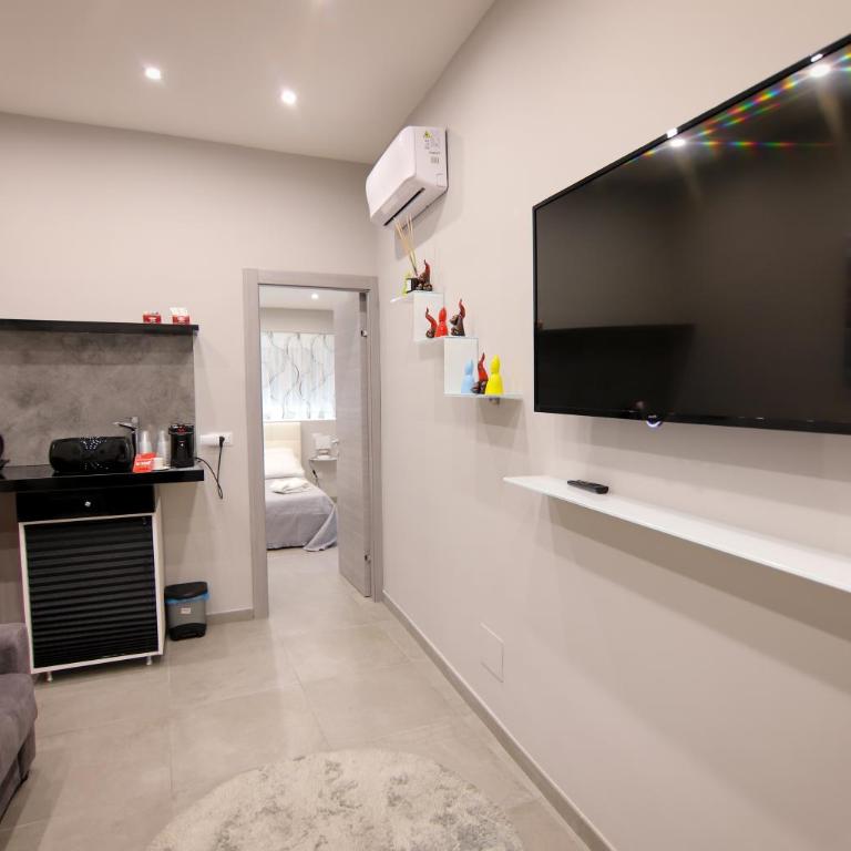 Montesanto Station - Quadruple Room with Terrace - 12