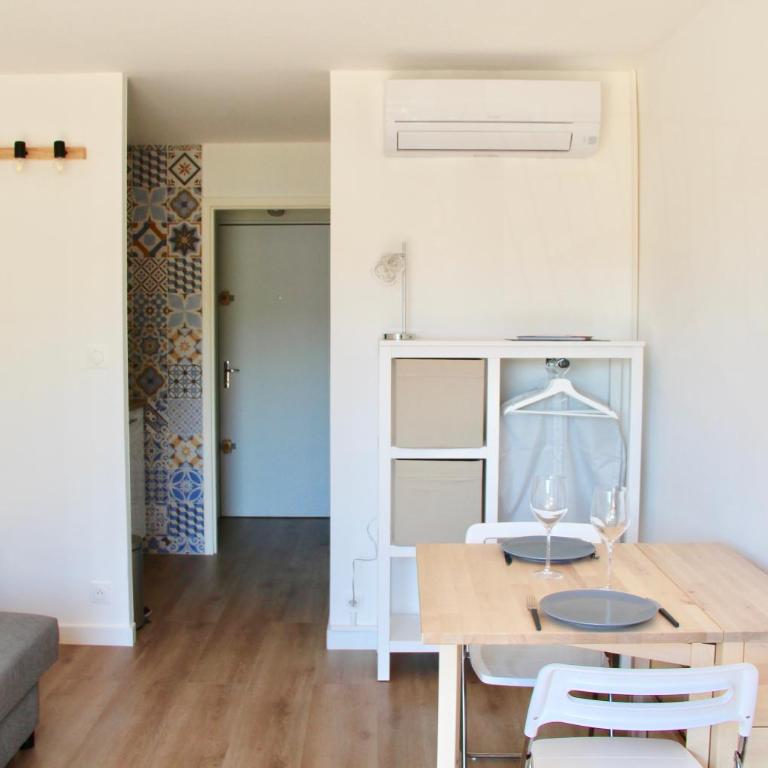 LE SERINITY - Studio 10 min des plages à pieds, wifi, parking, clim - Studio - 2