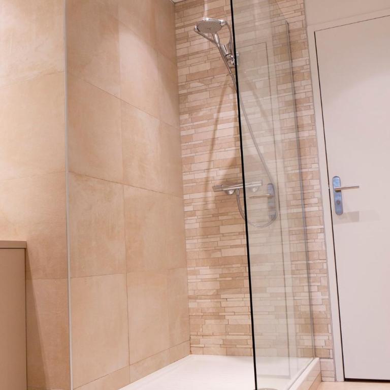 Confort Appartement 110 m² CleanNcosy Toulouse Hypercentre - Three-Bedroom Apartment - 5