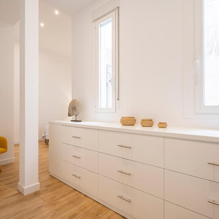 Ever House - El CORAZON de CHUECA - Three-Bedroom Apartment - 28