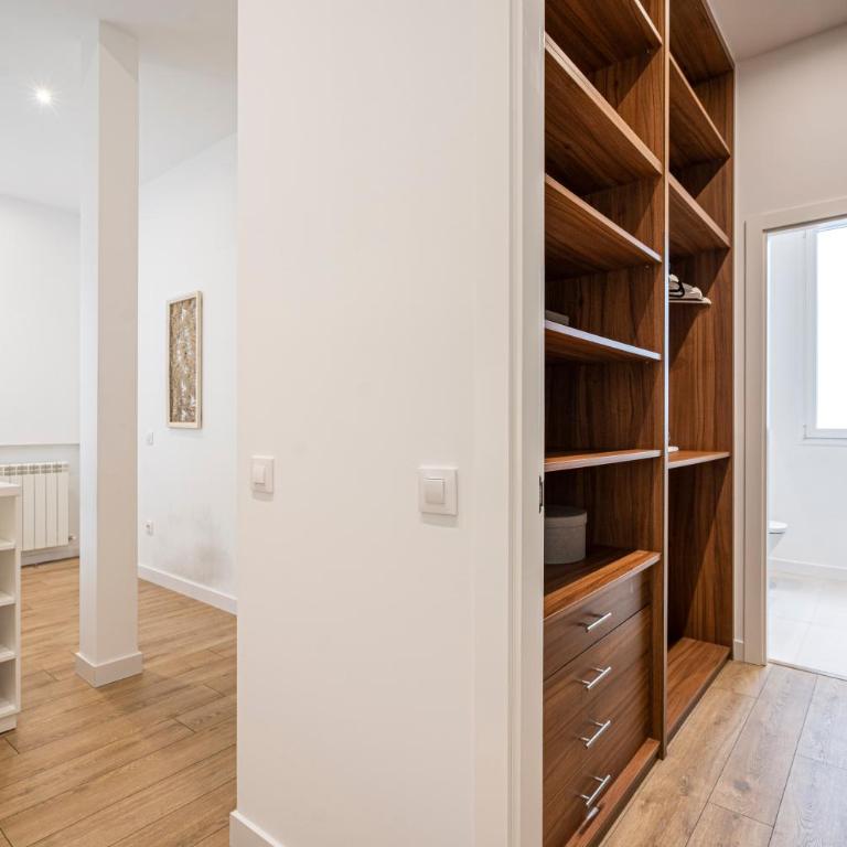 Ever House - El CORAZON de CHUECA - Three-Bedroom Apartment - 29