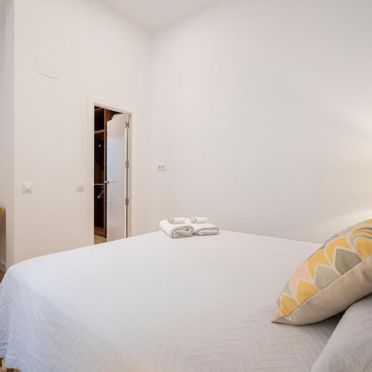 Ever House - El CORAZON de CHUECA - Three-Bedroom Apartment - 27