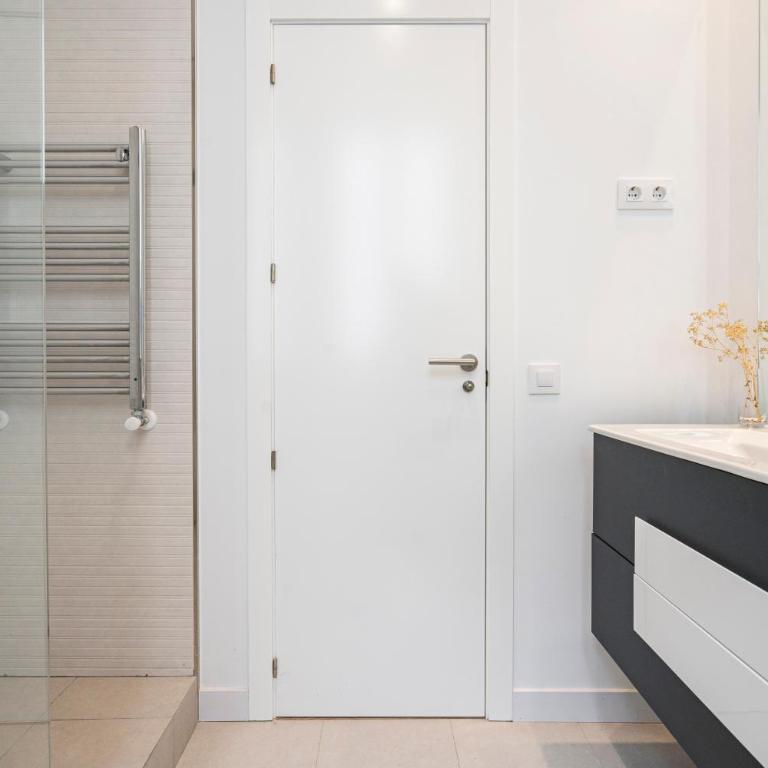 Ever House - El CORAZON de CHUECA - Three-Bedroom Apartment - 31