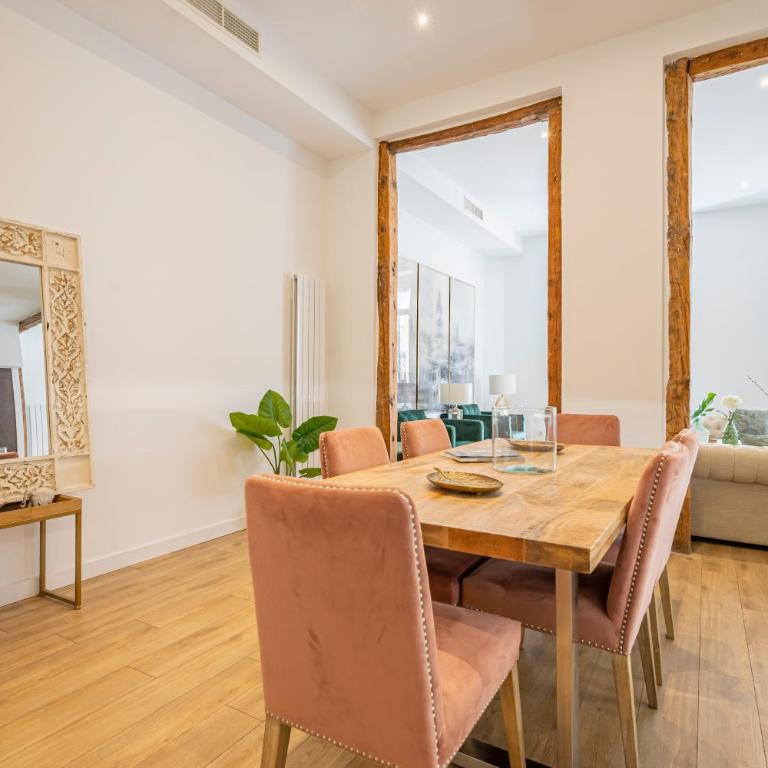 Ever House - El CORAZON de CHUECA - Three-Bedroom Apartment - 19