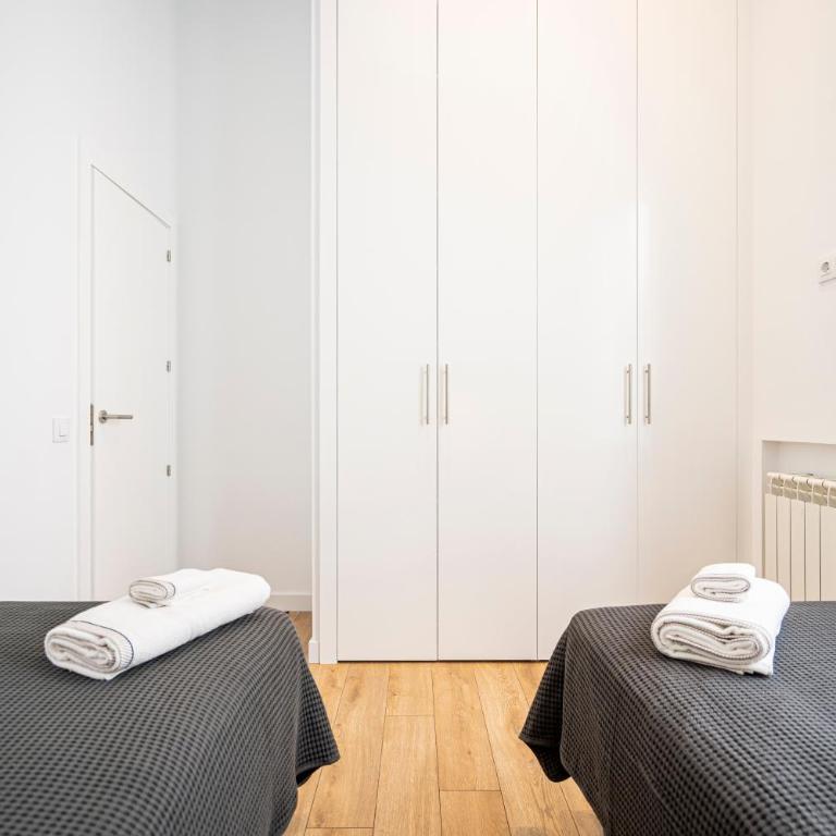 Ever House - El CORAZON de CHUECA - Three-Bedroom Apartment - 41