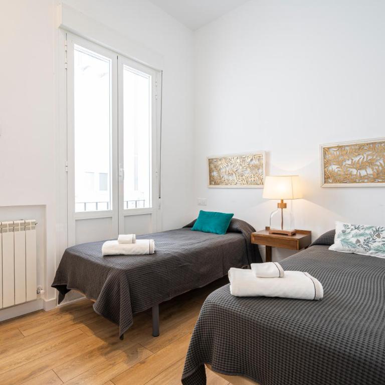 Ever House - El CORAZON de CHUECA - Three-Bedroom Apartment - 39