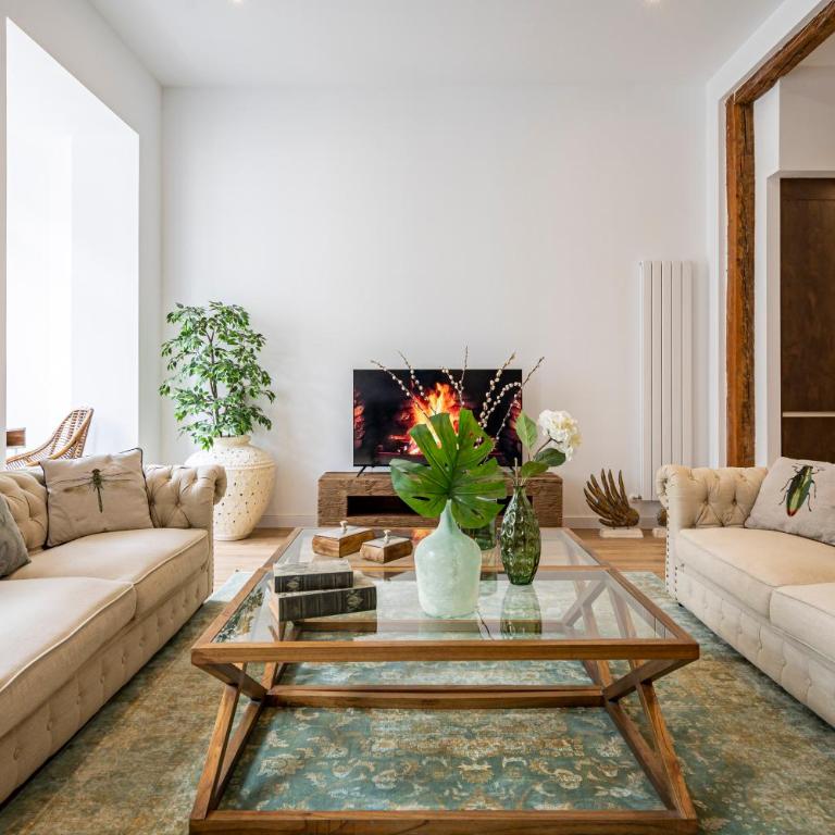 Ever House - El CORAZON de CHUECA - Three-Bedroom Apartment - 18