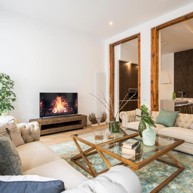 Ever House - El CORAZON de CHUECA - Three-Bedroom Apartment - 7