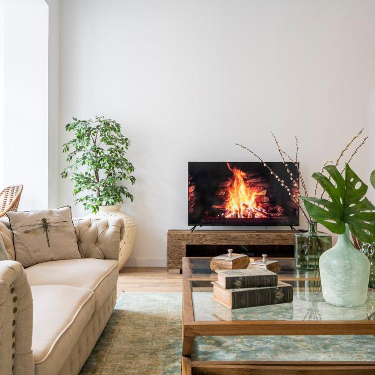 Ever House - El CORAZON de CHUECA - Three-Bedroom Apartment - 6