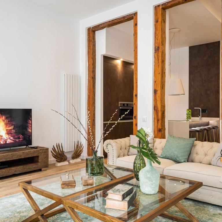 Ever House - El CORAZON de CHUECA - Three-Bedroom Apartment - 4