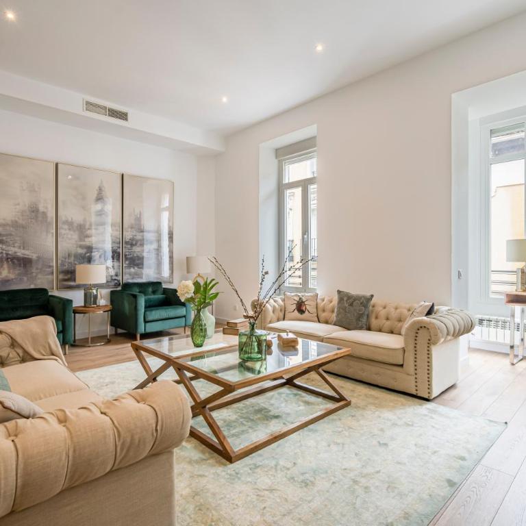 Ever House - El CORAZON de CHUECA - Three-Bedroom Apartment - 1
