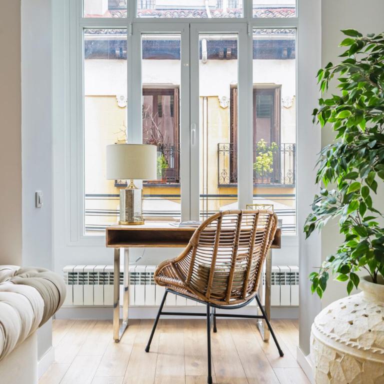 Ever House - El CORAZON de CHUECA - Three-Bedroom Apartment - 11