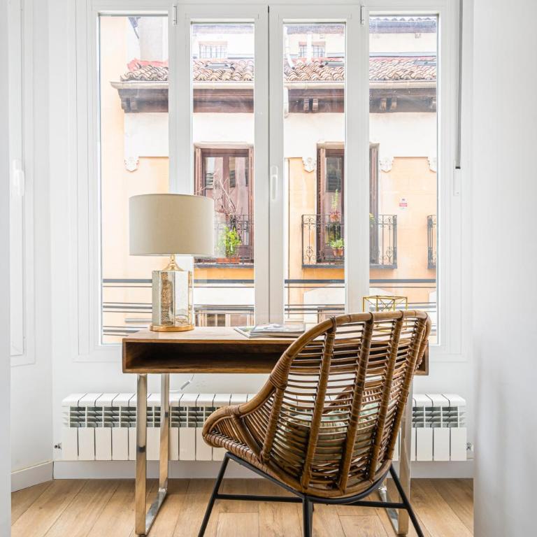 Ever House - El CORAZON de CHUECA - Three-Bedroom Apartment - 3