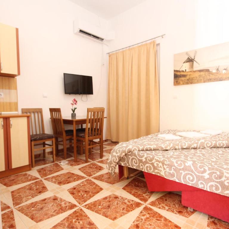 Apartment with pool Tomic Boka Bay - Apartment mit 1 Schlafzimmer - 1