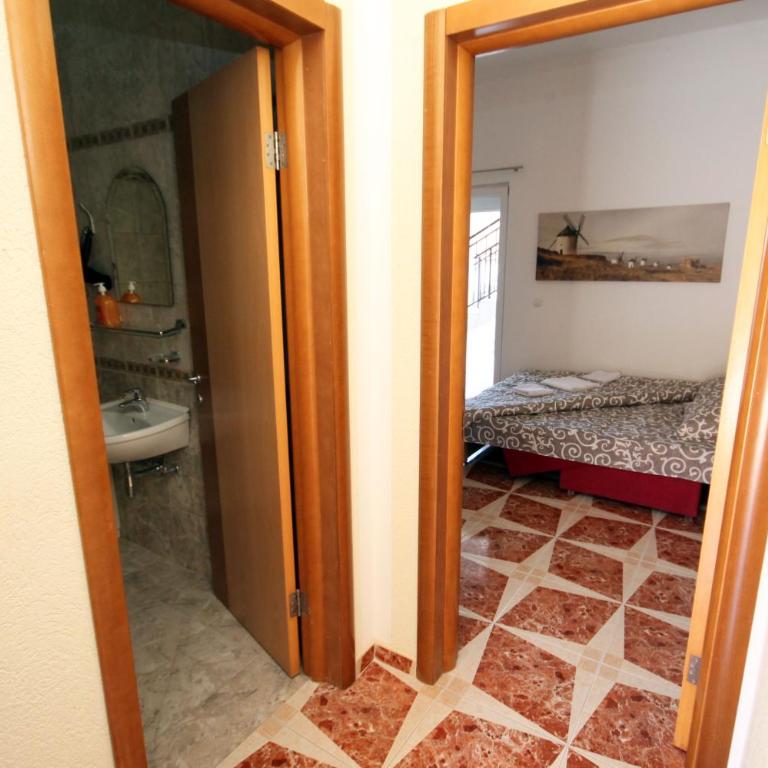 Apartment with pool Tomic Boka Bay - Apartment mit 1 Schlafzimmer - 10