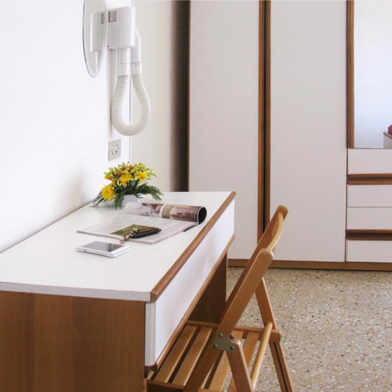 Hotel Ciondolo D'Oro PARCHEGGIO GRATIS - Camera Matrimoniale/Doppia con Letti Singoli con Balcone - 7