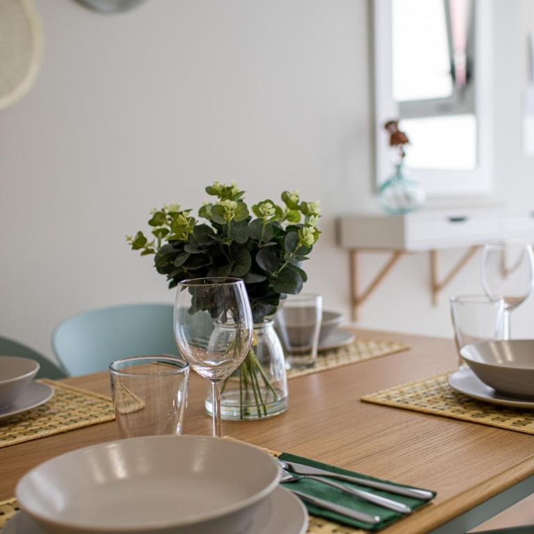FLORIT FLATS - Port & City Arts II - 15 min Beach - Two-Bedroom Apartment - 14