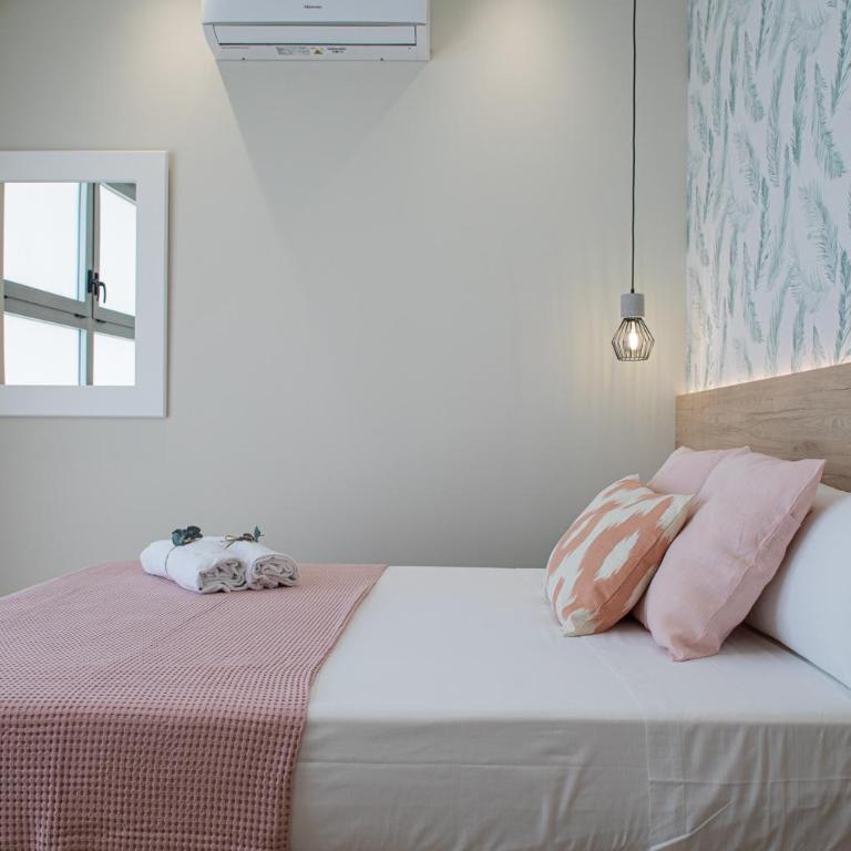 FLORIT FLATS - Port & City Arts II - 15 min Beach - One-Bedroom Apartment - 15