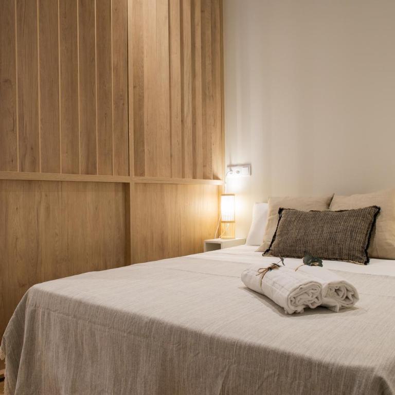 FLORIT FLATS - Port & City Arts II - 15 min Beach - Two-Bedroom Apartment - 24