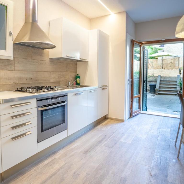 EM Apartment - Appartamento con 2 Camere da Letto - 2