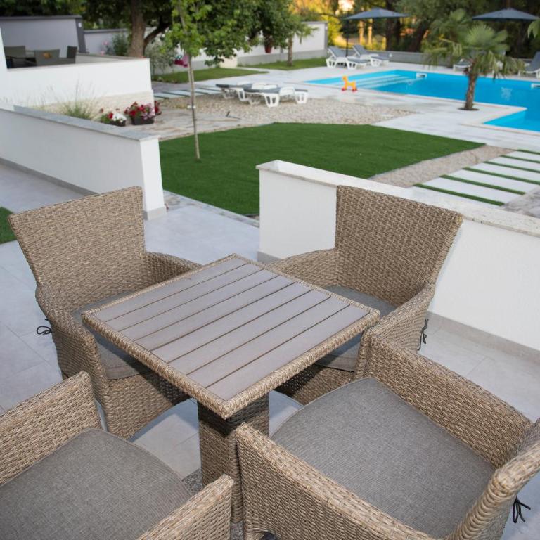 Luxury Villa Magic - Apartment with Pool View - 1