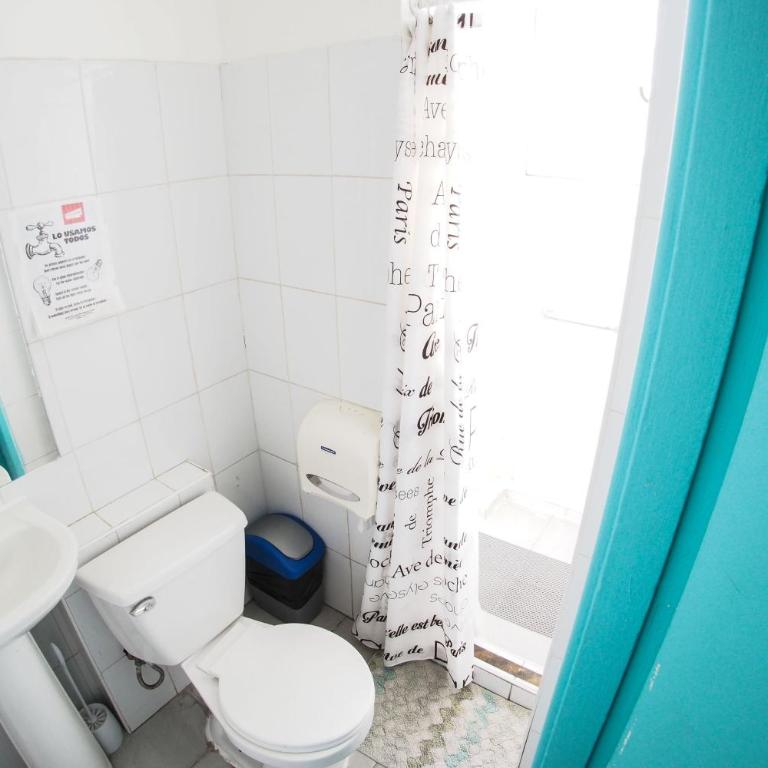 Hostal Providencia - Habitación Individual con baño privado - 6